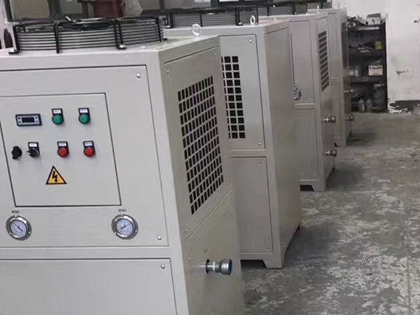 油冷機散熱結構如何改進 油冷機散熱結構如何改進